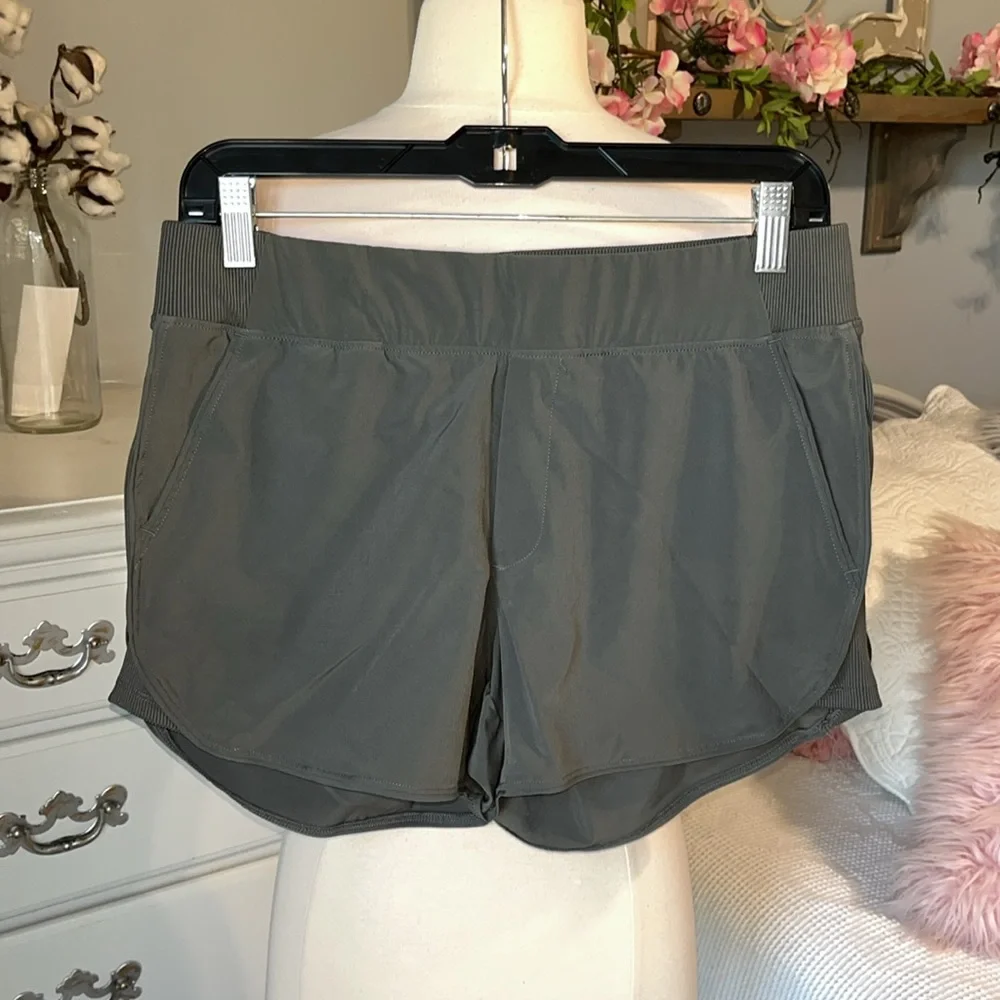 Athletic Shorts Gray New Women Small 4 Way Stretch